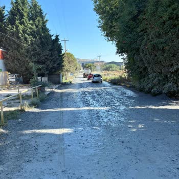 Kuşadası Karaova Mahallesi Yolunda 90 Gün Boyunca Toz Ve Çamurla Açık Bırakılan İnşaat