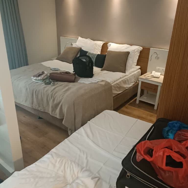 Sherwood Hotels Exclusive Kemer: Paid 2 Rooms, Got Cheaper Suite, No Refund