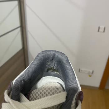 New Balance Ayakkabılarda İç Astar Yırtılması Ve Malzeme Deformasyonu Nedeniyle Garanti Reddi
