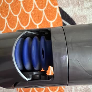 Dyson V12 Silikon Boru Delikleri Kullanıcı Hatası İddiası