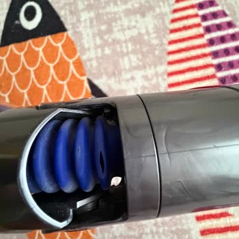 Dyson V12 Silikon Boru Delikleri Kullanıcı Hatası İddiası