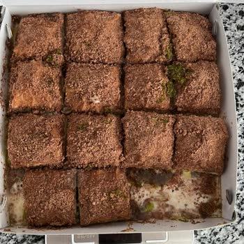 Teslim Öncesi Kurye Baklavayı Yedi, Müşteri Tam İade Talep Ediyor