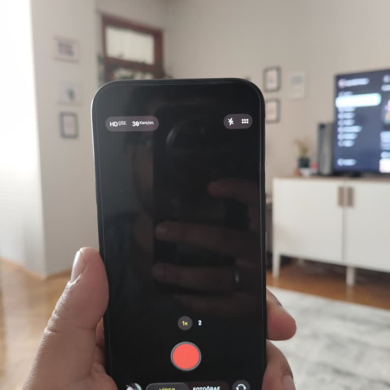 Mükemmel Kondisyonda Satın Aldığım IPhone 15 Pro'da Sürekli Açılıp Kapanma Ve Kamera Arızası