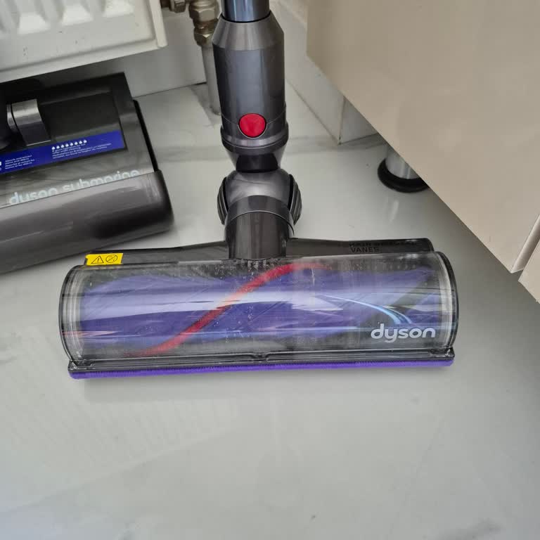 Dyson V12 Detect Slim Submarine Modelinde Lazer Başlık Eksikliği Ve Yanıltıcı Satış Politikası