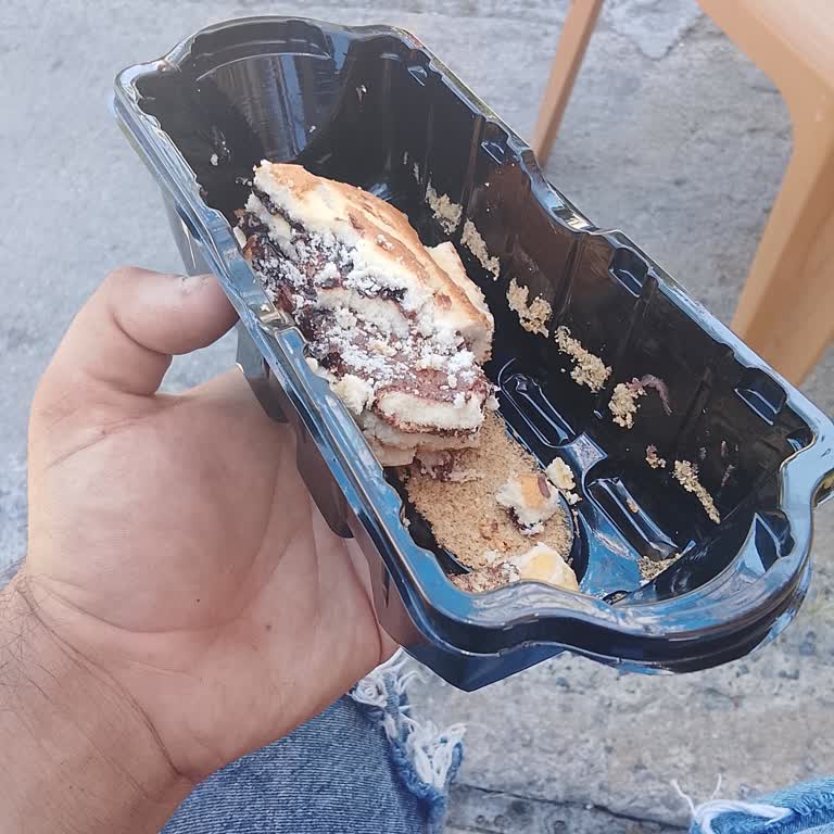 Ülker Dankek Rulo Pastada Boğazda Acı Tat Ve Gıda Güvenliği Şikayeti