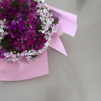 Sipariş Edilen Buket Görseldekiyle Uymadı, Kalitesiz Ve Müşteri Hizmetleri Cevapsız