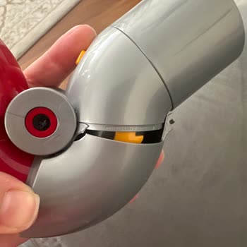 Dyson Düşük Erişim Adaptörünün Çatlaması Ve Garanti Dışında Kalması