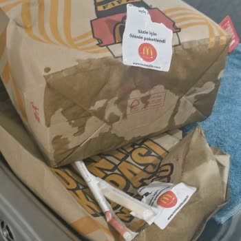 McDonald's Şubesinde Dökülen İçecek, Kirli Paketleme Ve Yanıtsızlık