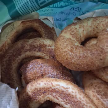 Tandır Ekmek & Cafe Bana Tamamen Farklı, Pastane Simidi Gönderdiler