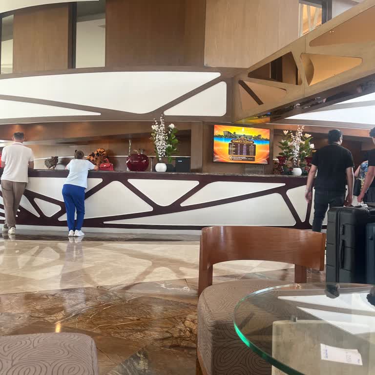 Nuh'un Gemisi Deluxe Hotel & SPA Otel Girişinde Saatlerce Bekleme Ve Cevapsız İlgisizlik