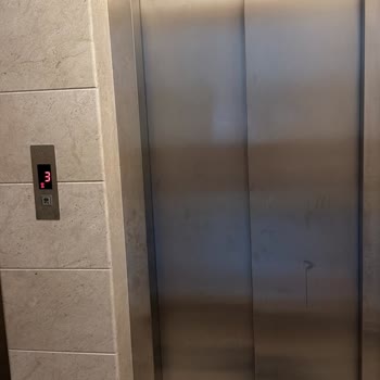 Sık Arızalanan Asansörün Sürekli Çalışmaması Ve Yetersiz Müşteri Hizmeti