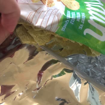 Migros Lays Fırından Yoğurt Ve Mevsim Yeşillikleri Cipsinde Sinek Kanadı Bulundu