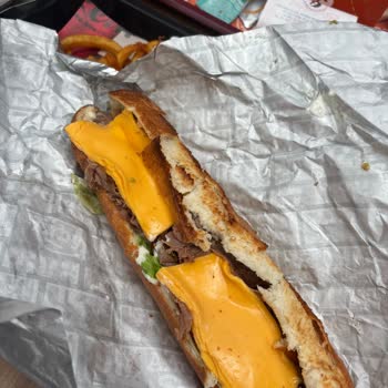 Arby's Optimum AVM Şubesinde Soğuk Patates, Buz Gibi Sandviç Ve Yetersiz Ekmek Şikayeti