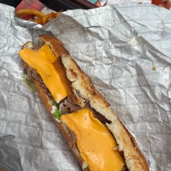 Arby's Optimum AVM Şubesinde Soğuk Patates, Buz Gibi Sandviç Ve Yetersiz Ekmek Şikayeti