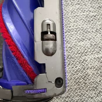 Dyson Süpürge Kısa Sürede Parça Kırması Ve Müşteri Mağduriyeti