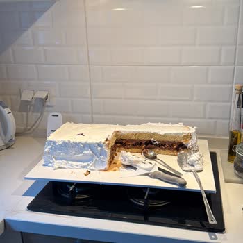 Boyut Ve Yazı Hatalı Devasa Pasta, İade Talebimiz Karşılanmadı