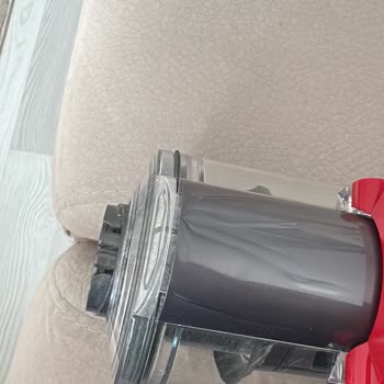 Dyson V12 Modelinde Toz Haznesi Kapağının Tam Kapanmaması Sorunu