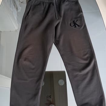 Calvin Klein Eşofman Altında Renk Değişimi Ve Cevapsız İletişim