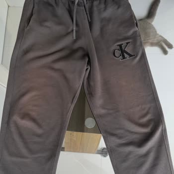 Calvin Klein Eşofman Altında Renk Değişimi Ve Cevapsız İletişim