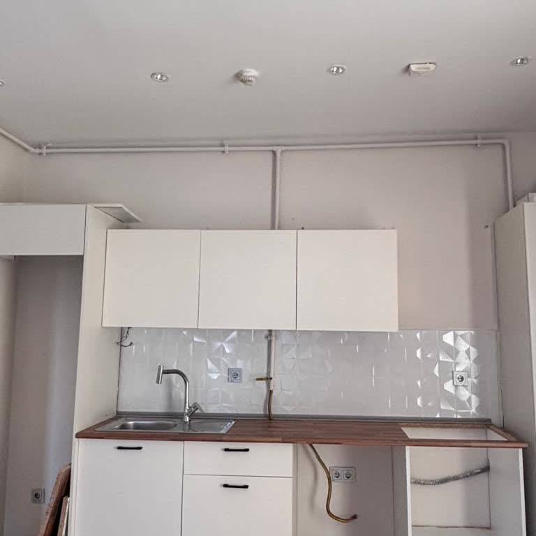 Üst Dolaplarda Kulplar Takılmadı Ve Simetri Bozuk
