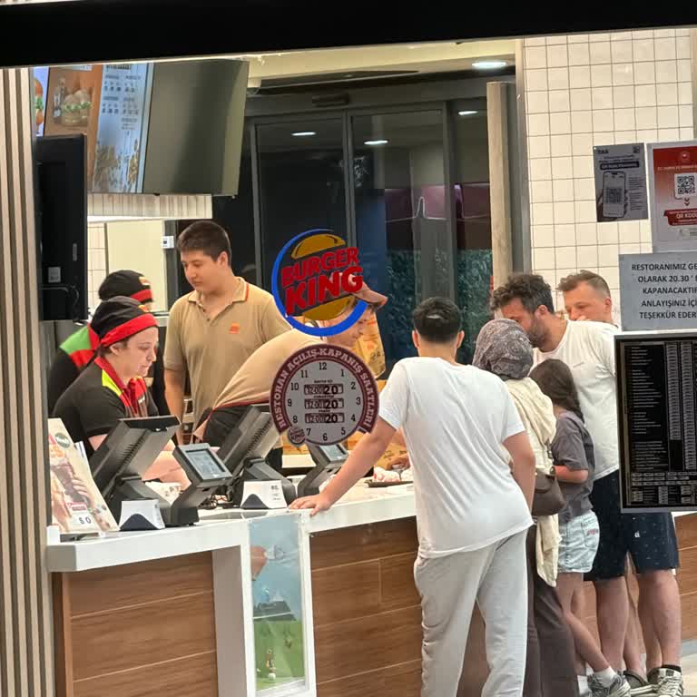 Sistemi Kapalı Dediği İçin Sipariş Alamayan Burger King Şubesi