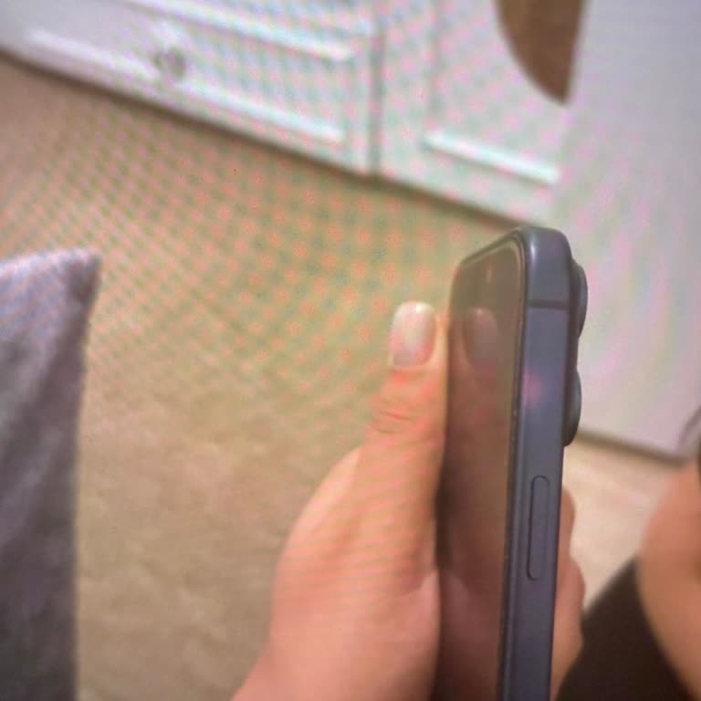 Renk Atan İphone 17 Pro İçin Mağaza Duyarsızlığı Ve Yenileme Talebi