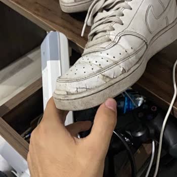 Nike Court Vision Ayakkabısında Deri Soyulması Ve Mağaza İlgisizliği