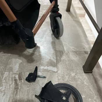Garanti Kapsamındaki Bebek Arabasında Ön Tekerlek Arızası Ücretsiz Onarım Talebi Reddedildi