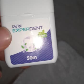 Experdent Diş İpi Diş Etlerine Baskı Yapıyor