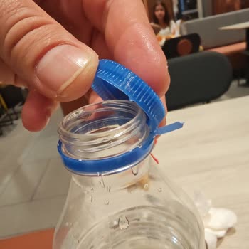 Damla Şişe Kapaklarının Açılması Zor