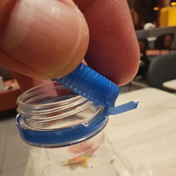 Damla Şişe Kapaklarının Açılması Zor
