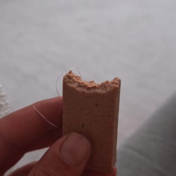 Züber Muzlu Yulaf Protein Bar’da Plastik Yabancı Madde