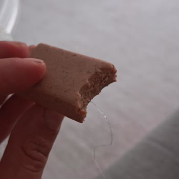 Züber Muzlu Yulaf Protein Bar’da Plastik Yabancı Madde