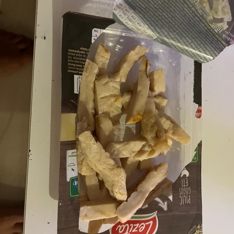 Paketli Pesto Tavukta Çiğ Parça Ve Sağlık Riski
