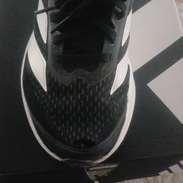 Adidas Duramo Ayakkabım 4 Gün İçinde Yırtıldı, Garanti Reddiyle Mağdur Oldum
