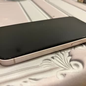 İPhone 13 Batarya Şişmesi Ve Ekran Ayrılması Nedeniyle Ücretsiz Değişim Talebi