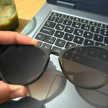 Rayban Gözlüğümdeki Cam Kaplama Ayıplı, Garanti Reddine Rağmen Değişim Talebi