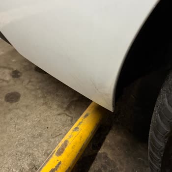 Carwax Kocaeli Symbol AVM Şubesinde Üç Dış Yıkama Sonrası Araçta Kirli Tekerlek Ve Tampon