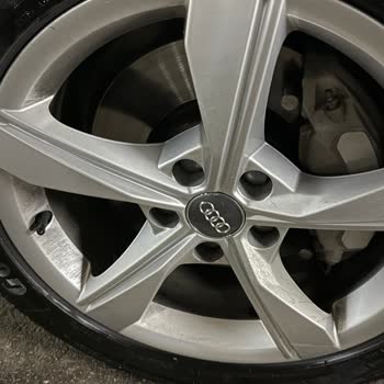 Carwax Kocaeli Symbol AVM Şubesinde Üç Dış Yıkama Sonrası Araçta Kirli Tekerlek Ve Tampon