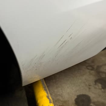 Carwax Kocaeli Symbol AVM Şubesinde Üç Dış Yıkama Sonrası Araçta Kirli Tekerlek Ve Tampon