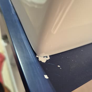 Creavit Banyo Dolabındaki Dayanıksız Boya Ve Ton Farkı