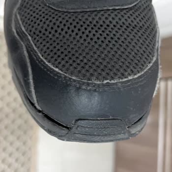 Nike Air Max Excee Ayakkabısının Sağ Burun Kısmında Erken Açılma Ve Garanti Reddi