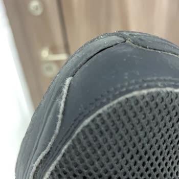 Nike Air Max Excee Ayakkabısının Sağ Burun Kısmında Erken Açılma Ve Garanti Reddi