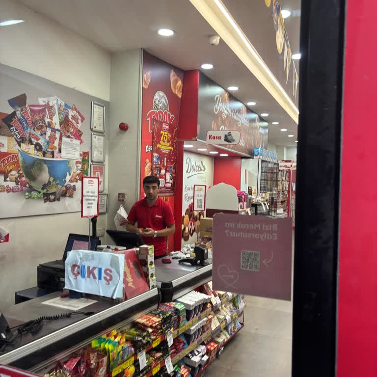Elvan Market Şirinevler’de Kapanış Saatine Yakın Olmasına Rağmen İçeri Alınmama