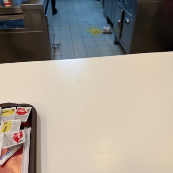 Burger King Bağdat Caddesi Şubesinde Hijyen Ve Personel Davranışlarıyla İlgili Şikayet