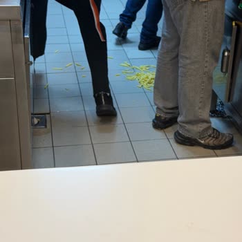 Burger King Bağdat Caddesi Şubesinde Hijyen Ve Personel Davranışlarıyla İlgili Şikayet