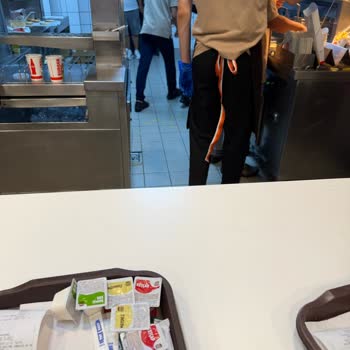 Burger King Bağdat Caddesi Şubesinde Hijyen Ve Personel Davranışlarıyla İlgili Şikayet