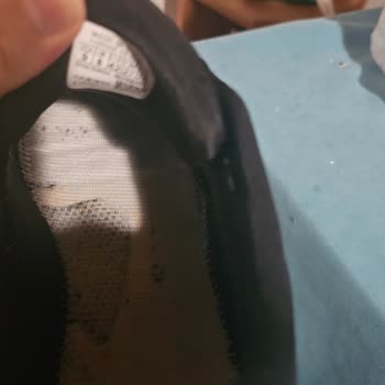 Kemer FLO'dan Aldığım Reebok Ayakkabısının Ön Çökmesi Ve Ağrısı Nedeniyle Değişim İstiyorum