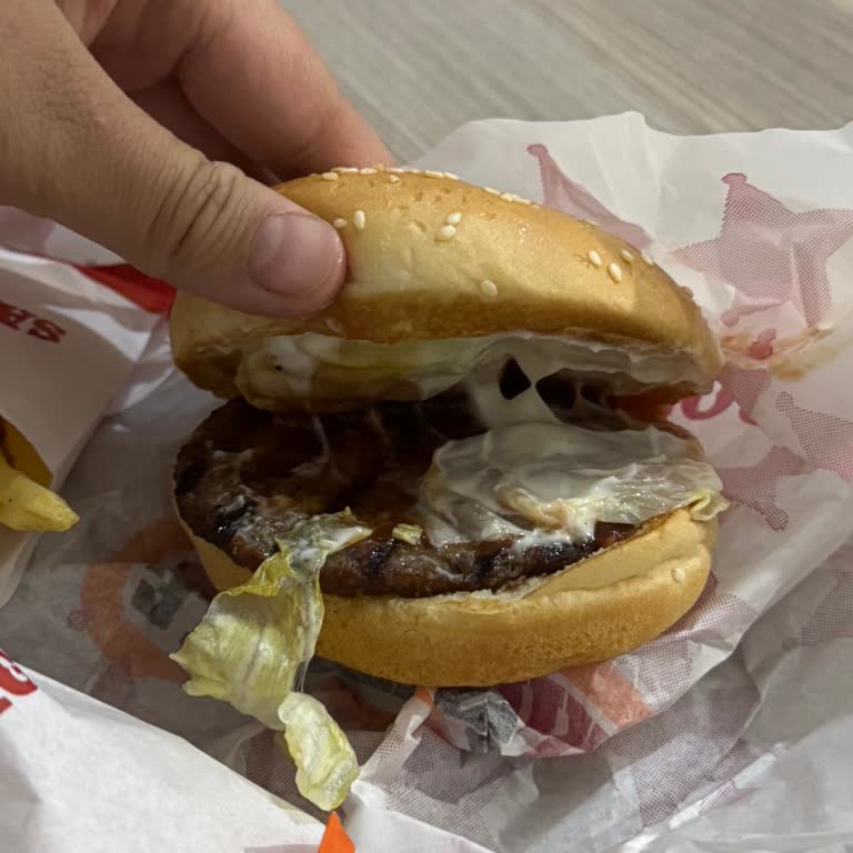 Yanlış Hamburger Ve Eksik Ekstra Malzemelerle Saloon Burger Şubesinde Mağduriyet