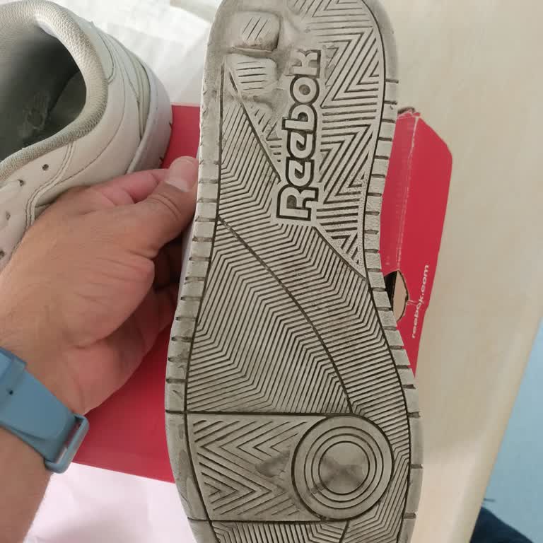 Reebok Ayakkabısının Kısa Sürede Tabanda Delik Açması Ve Mağazanın Değişim Talebini Reddetmesi